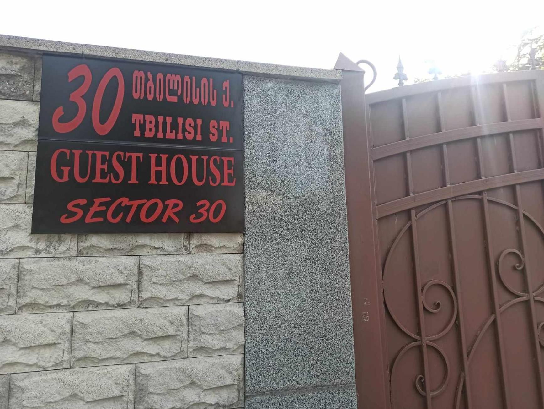 Guest House Sector 30 Kutaisi Exteriör bild